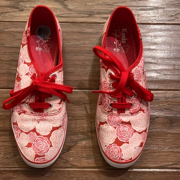 Keds + Taylor Swift Women's Roses Low Top Canvas Lace Up Sneakers Size 6.5 - Picture 1 of 8